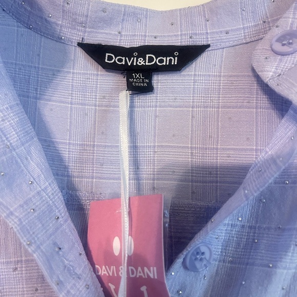 Davi & Dani Rhinestone
Pleat Back Short Sleeve
Loose Fit Shirt - Picture 7 of 12